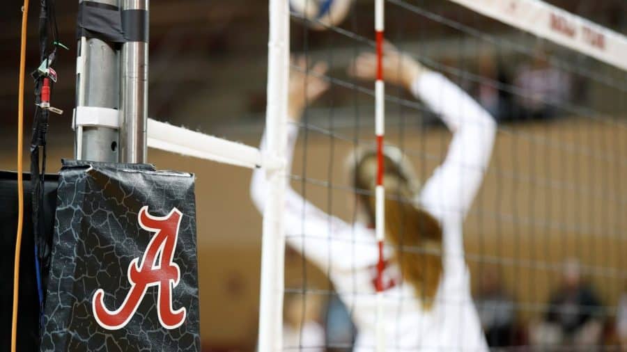 Volleyball falls twice against Ole Miss in Oxford
