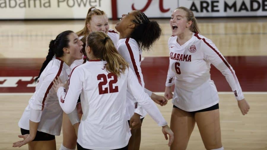 Volleyball earns first SEC victory of season over Missouri