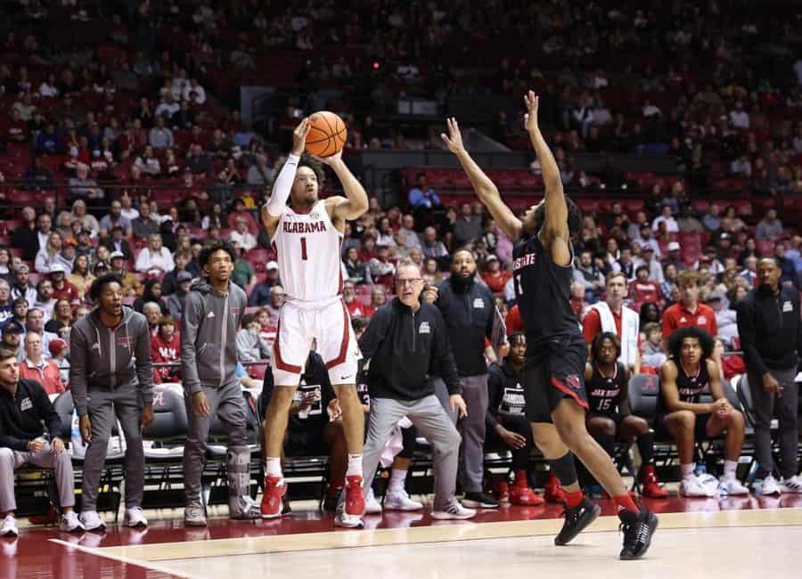 Alabama guard Mark Sears (1) shoots a 3-pointer in the Crimson Tides 104-62 victory over the Jacksonville State Gamecocks on Nov. 18 at Coleman Coliseum in Tuscaloosa, Ala.