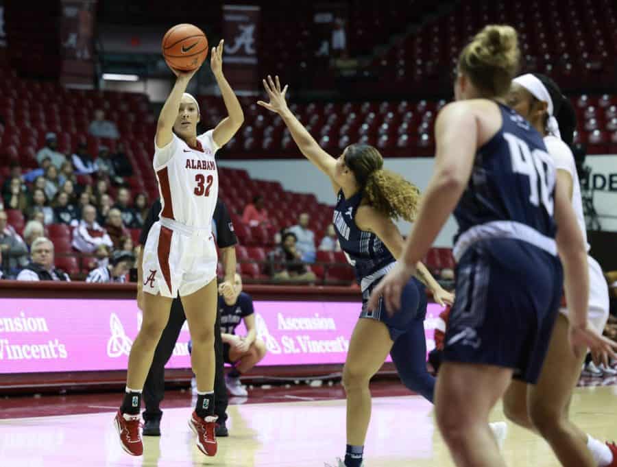 Women’s basketball pummels North Florida in final nonconference game