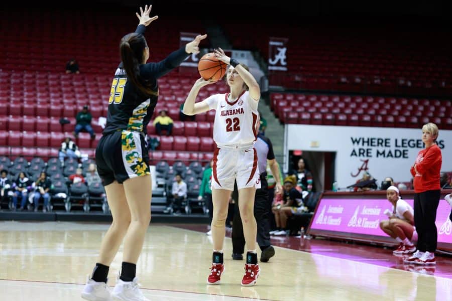 Alabamas Karly Weathers (22) shoots a 3-pointer in the Crimson Tides victory over Southeastern Louisiana.