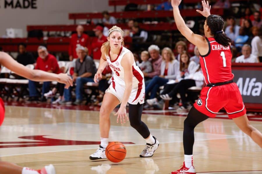 Women’s basketball opens conference season with close win over Georgia
