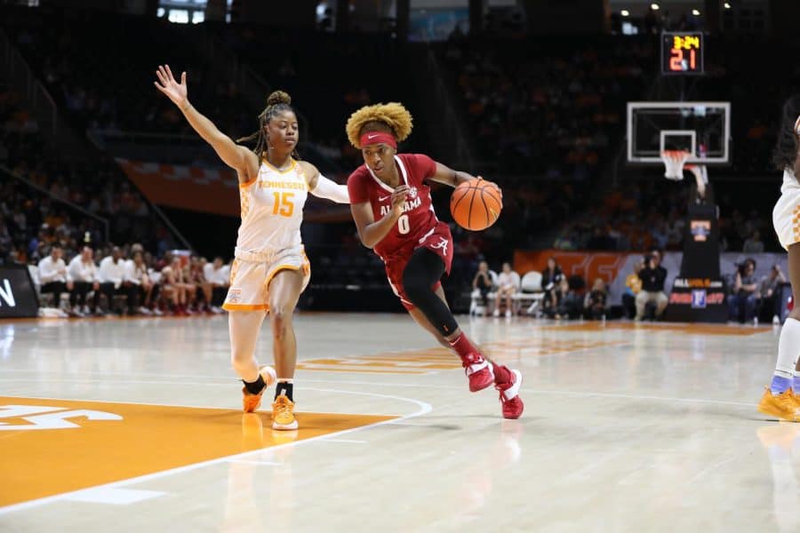 Women’s basketball loses win streak, game at Tennessee