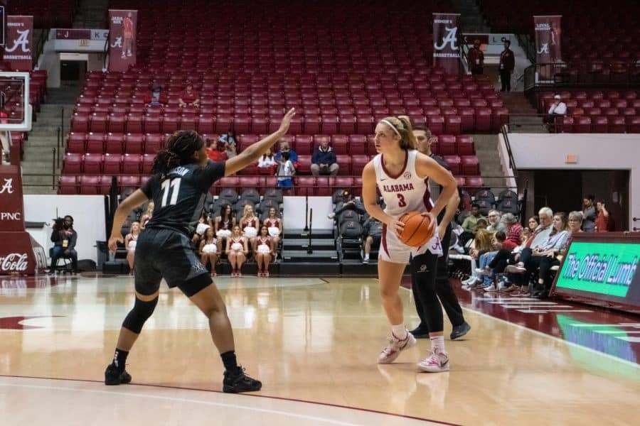 Women’s basketball earns 20th win in triumph over Vanderbilt
