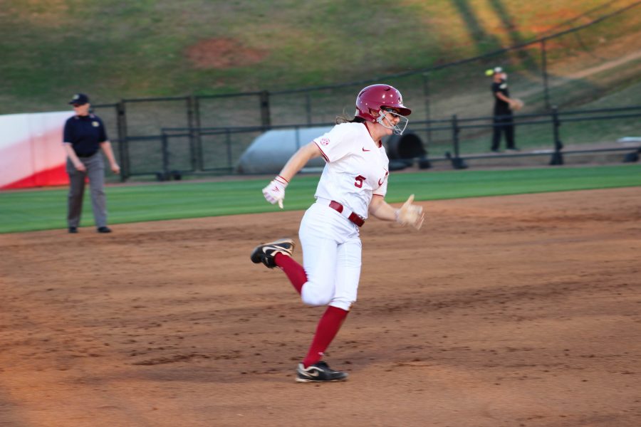 Dare drives in 4 as softball evens Kentucky series with 7-1 win