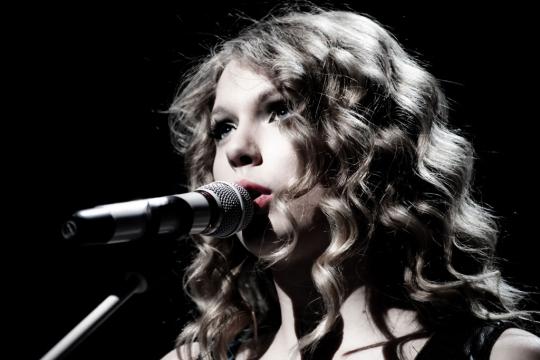 Taylor Swift, others plan concerts for disaster relief