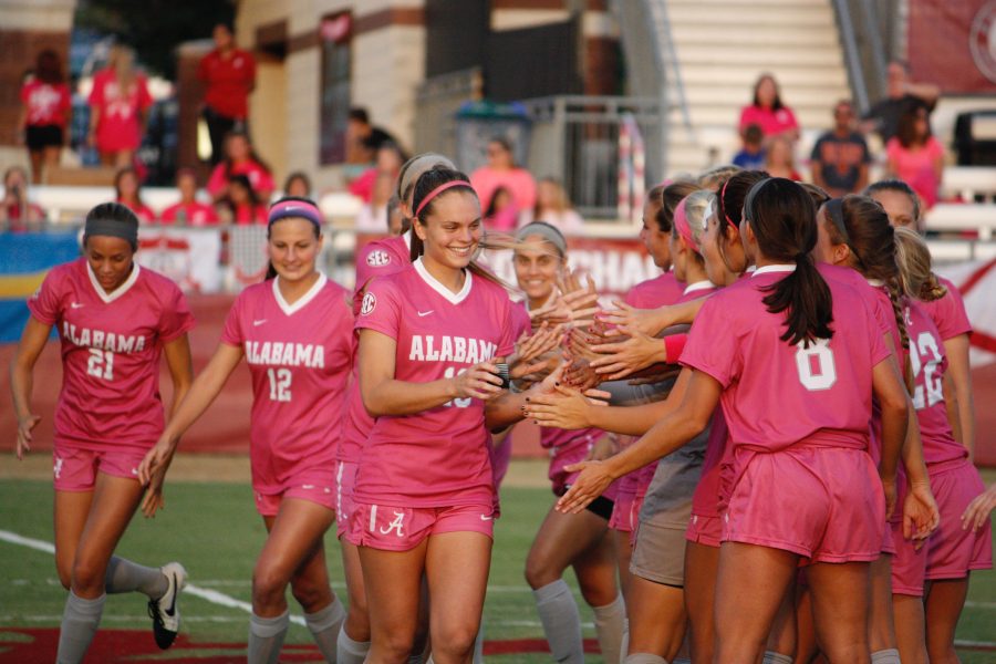 Soccer extends winning streak over Georgia during Power of Pink, Senior Nights