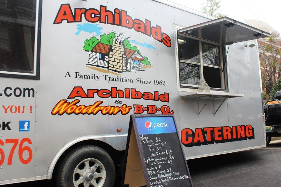 Bama dining rolls in Tuscaloosa's food trucks