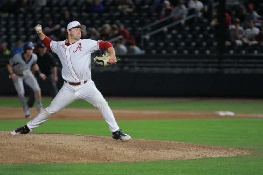 Baseball is unable to overcome Jacksonville State in extras