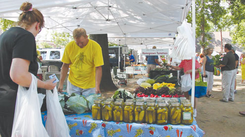 Farmers Market returns to campus