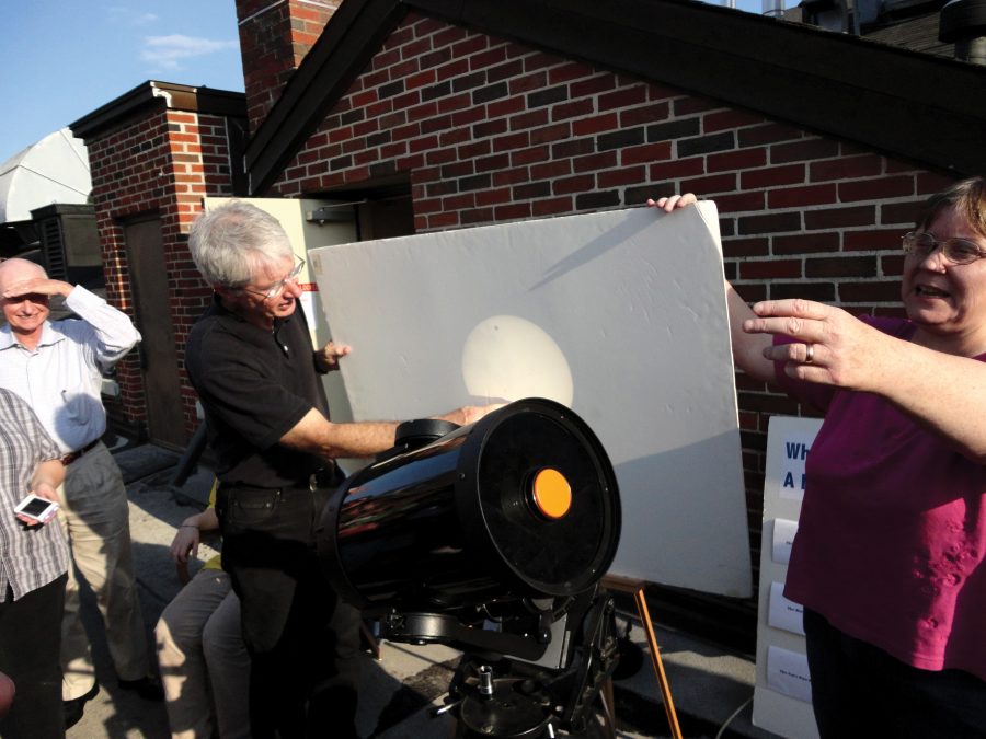 Crowd gathers on Gallalee roof to view Venus cross the Sun