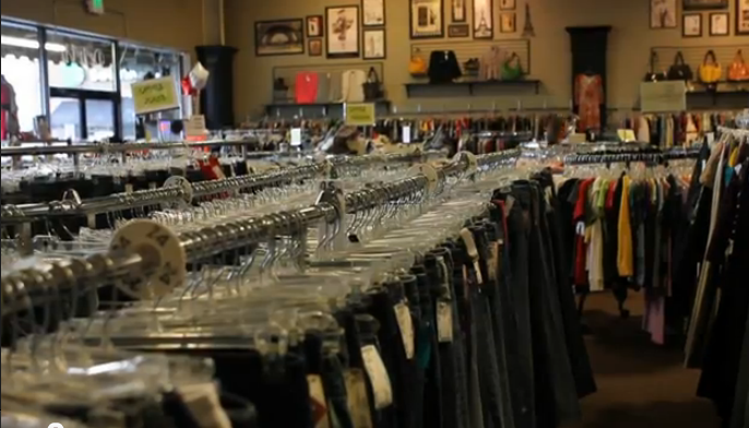 Students turn to thrifting for clothing, decorations [VIDEO]