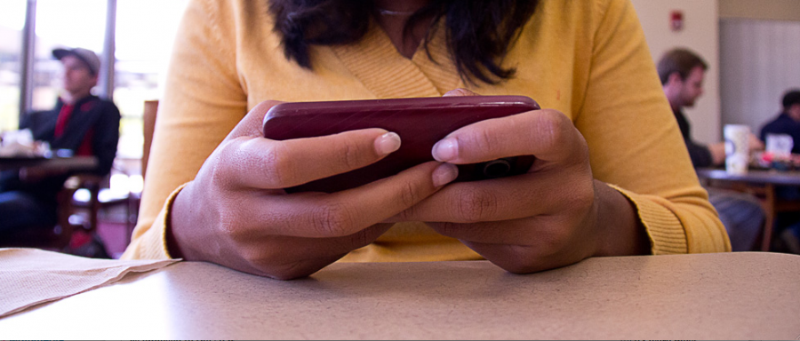 Students suffer from nomophobia, cellphone addiction