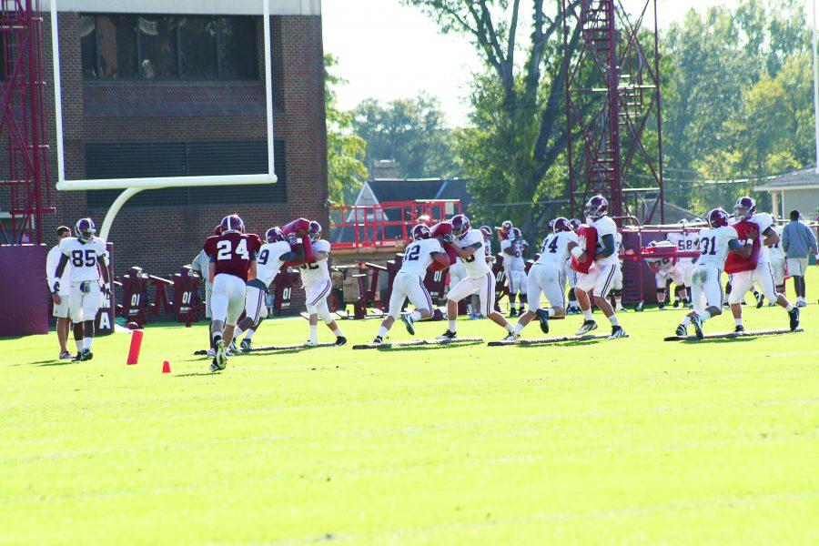 Jesse Williams clears the way for Tide offense