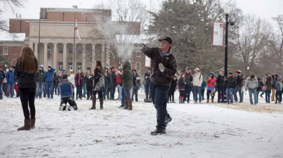 Snow accumulation forces University to cancel classes