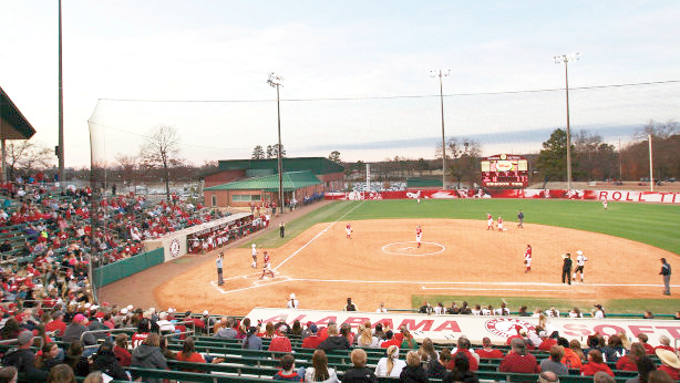 Softball team drops 3rd straight