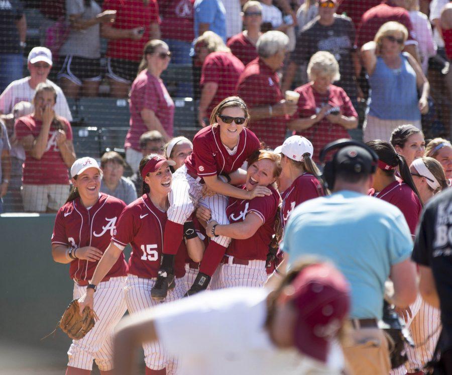 Softball team downs Nebraska 2-1, clinches World Series berth