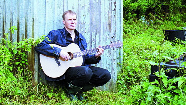 Scottish folk singer to perform at Acoustic Night