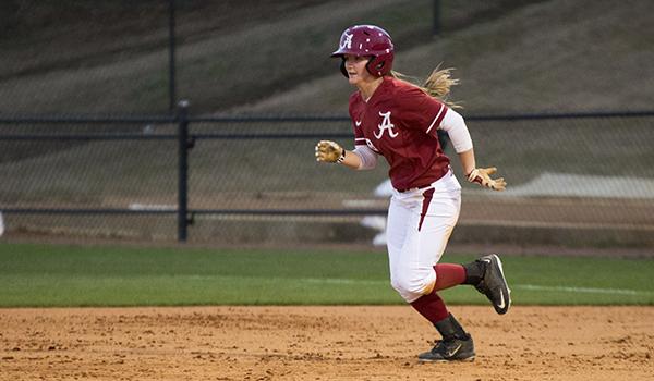 Softball beats Troy 5-2 in midweek matchup