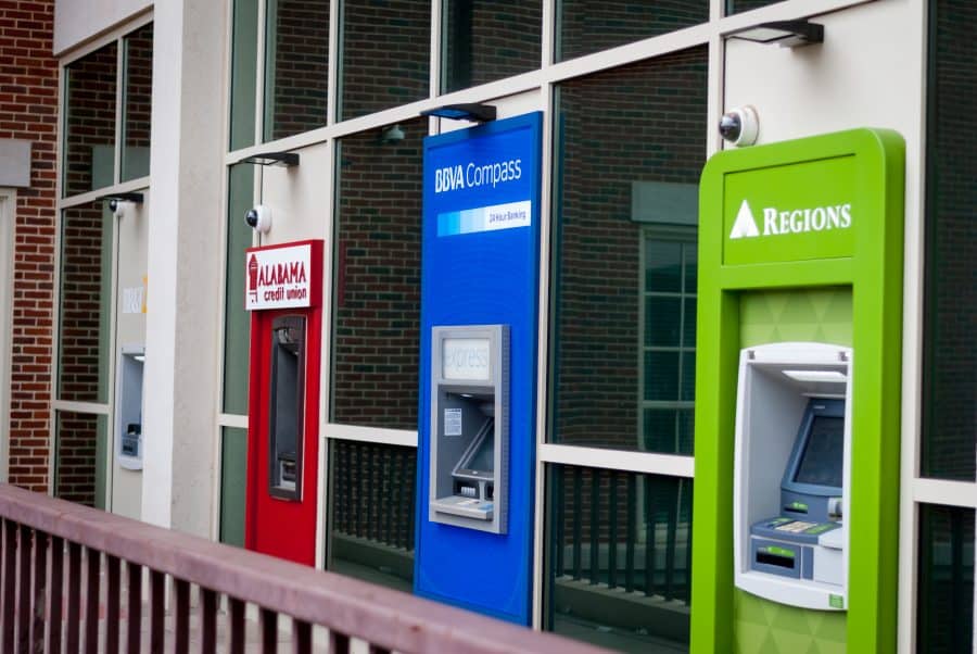 Out-of-state students struggle to find ATMs for their respective banks