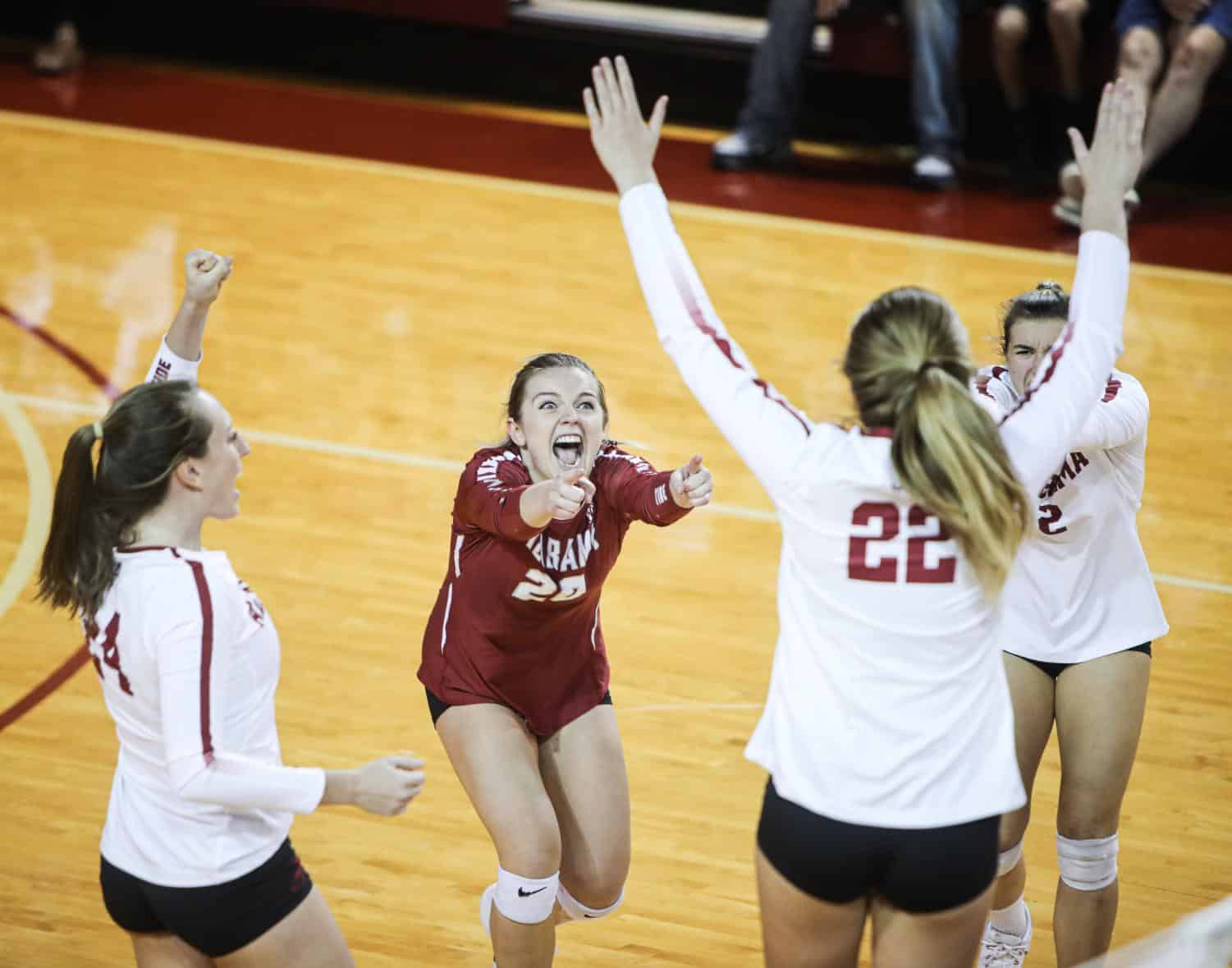 Volleyball Rallies To Beat Arkansas In Five Sets The Crimson White