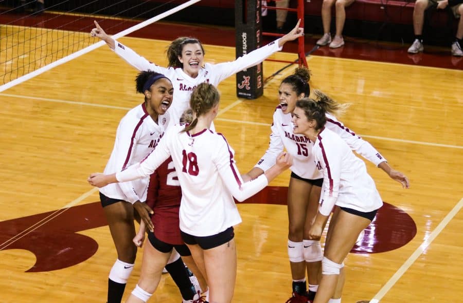 Volleyball sweeps weekend doubleheader at Ole Miss