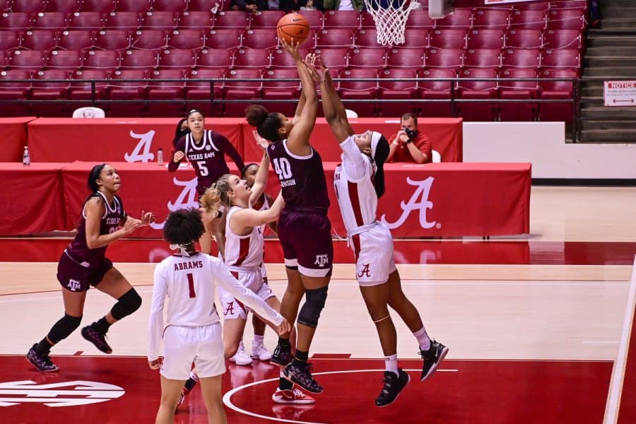 Recap | Women’s basketball stumbles against no. 3 Texas A&M 