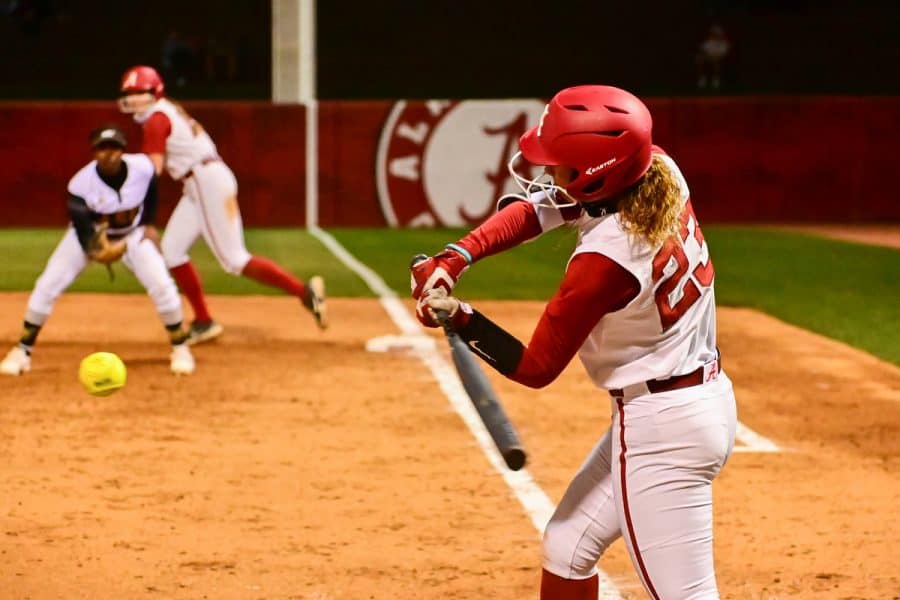 Softball clinches a top-10 series road win 