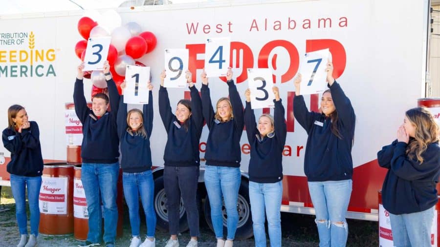 Beat+Auburn+Beat+Hunger+sets+record+in+annual+food+drive