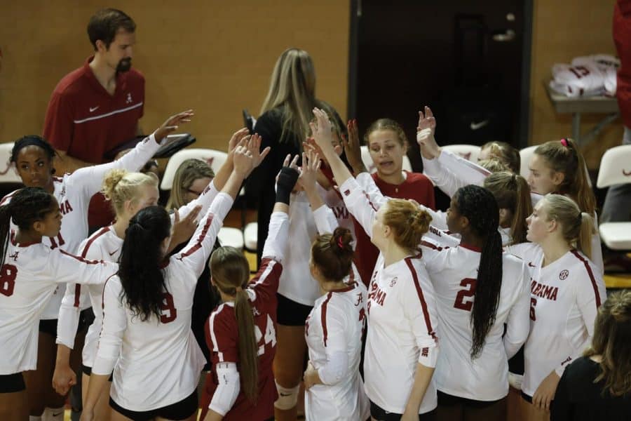 Volleyball falls in season-ending matches to Ole Miss
