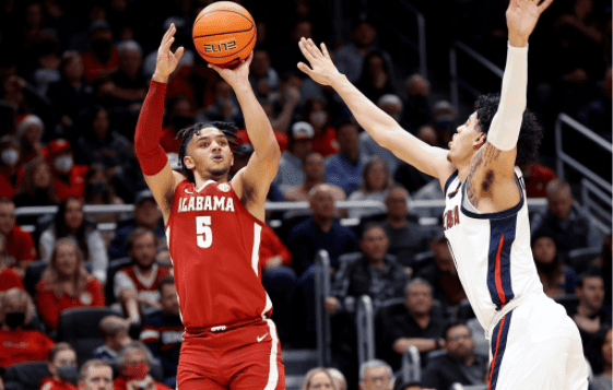 Guard Jaden Shackelford goes for a jumpshot during Saturday's win over the Gonzaga Bulldogs