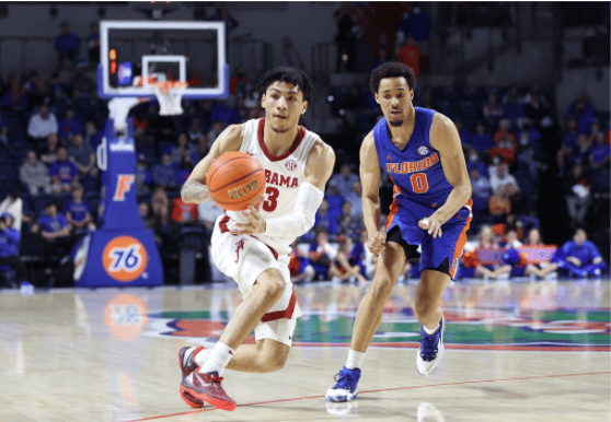 Guard Jahvon Quinerly makes a pass during Wednesday's game against the Florida Gators.