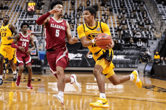 Dru Smith (12) drives past Jaden Shackelford (5) in Missouri’s 68-65 win over Alabama last season.