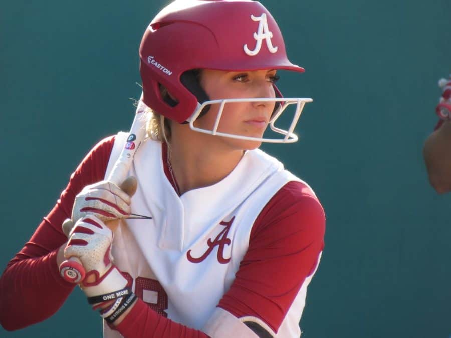 Softball evens series with No. 18 Georgia after strong sixth inning