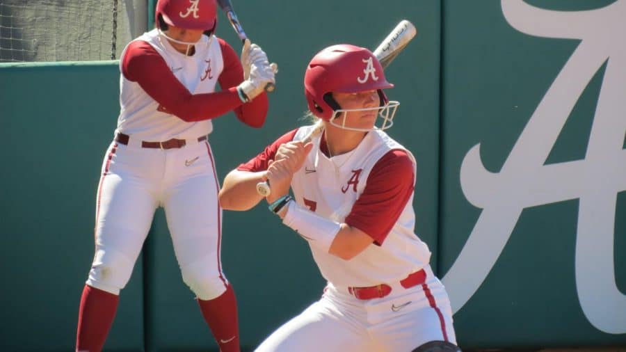 No. 4 Alabama softball prepares for top-10 clash with Gators this weekend