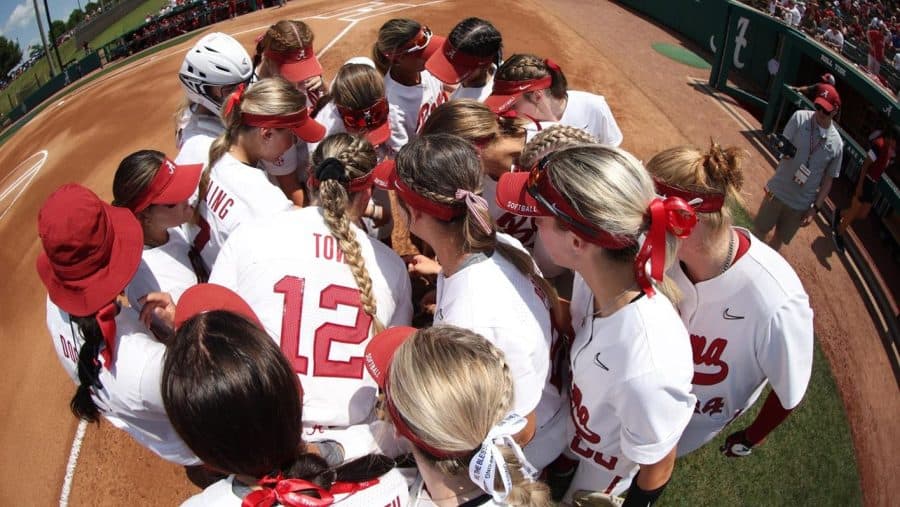 Softball+shut+out+by+Stanford%2C+moves+within+one+game+of+elimination