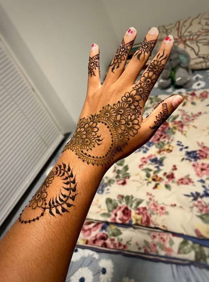 How one UA student is bringing henna to the Capstone