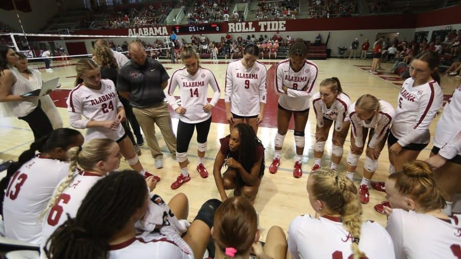 Volleyball takes one set in loss to No. 18 Kentucky