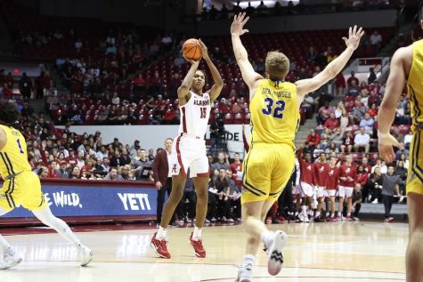 Alabama forward Noah Clowney (15) shoots a 3-pointer in the Crimson Tides 78-65 win over the South Dakota State Jackrabbits on Dec. 3 at Coleman Coliseum in Tuscaloosa, Ala.