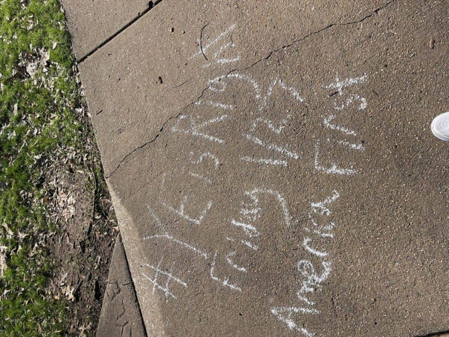 “Ye is Right” chalkings appear on campus ahead of Holocaust Remembrance Day