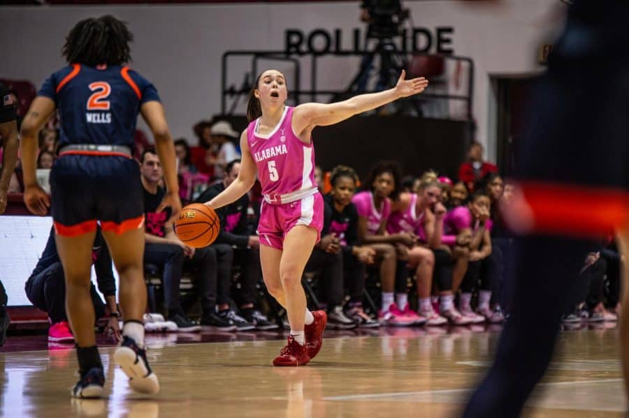Women’s basketball sweeps Auburn for 19th win of season