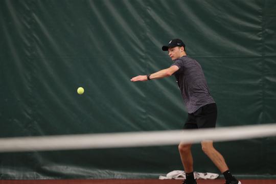 Men’s tennis bounces back from loss to beat ETSU