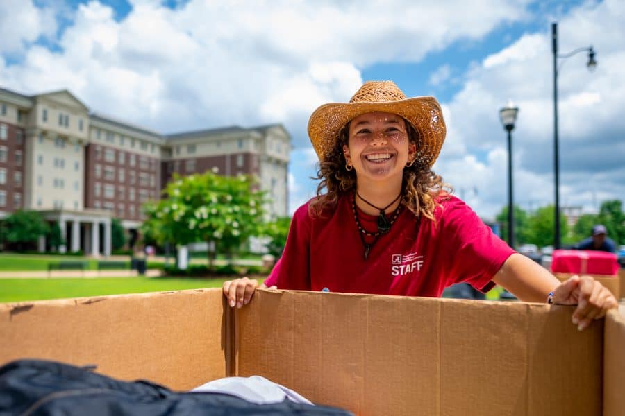 A+Division+of+Student+life+worker+assists+students+moving+into+their+new+dorms+at+the+start+of+the+2022-2023+semester.