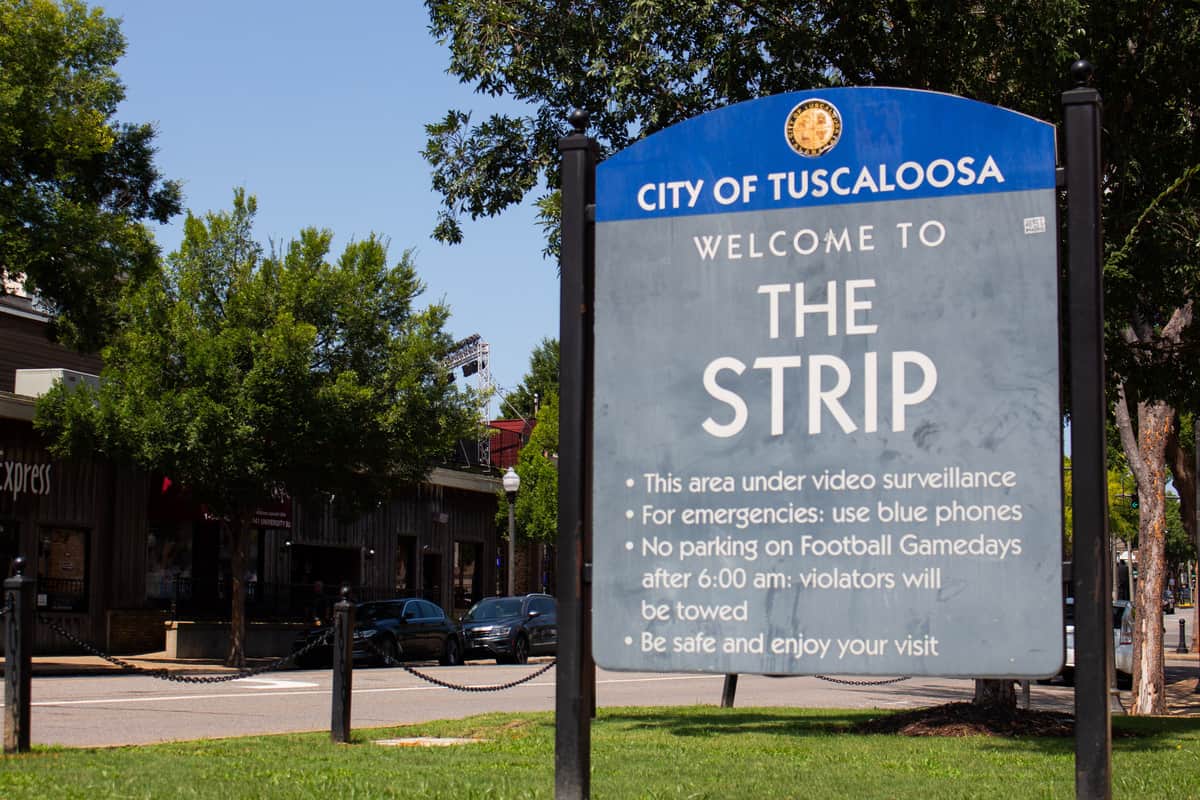 The+Tuscaloosa+City+Council+will+potentially+be+voting+to+have+bars+and+other+businesses+close+at+midnight%2C+which+would+affect+the+Strip.