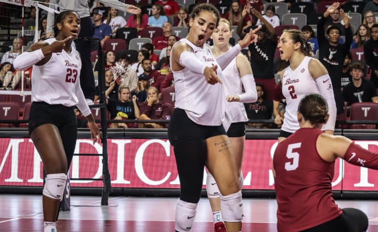 The Alabama volleyball team celebrates a score against Troy on Sep. 14 at the Trojan Arena in Troy, Ala.