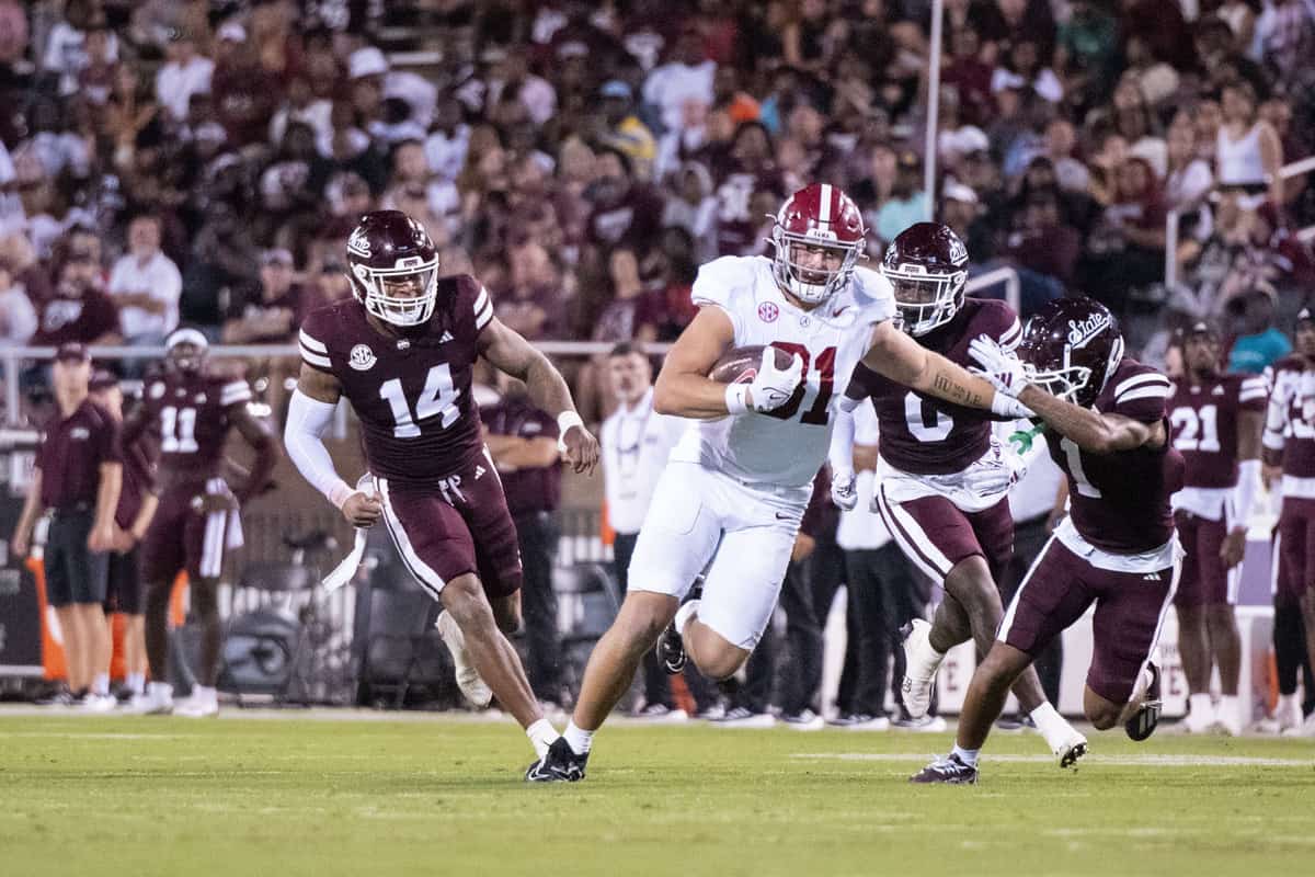 Alabama football tight end CJ Dippre carries the ball during the Crimson Tides game against Mississippi State on Sep. 30 in Starkville, Miss.