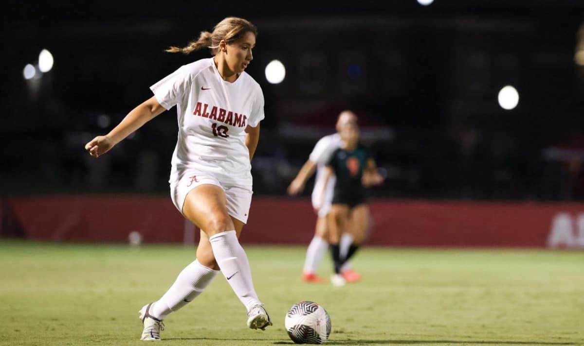 Alabama soccer player Nadia Ramadan (#10) kicks the ball in a game against Kentucky on Sept. 29 in Lexington, KY.