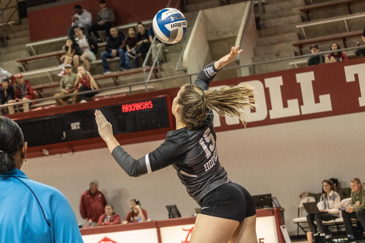Alabama+volleyball+player+Lily+Hopkins+%28%2315%29+prepares+to+hit+the+ball+against+Arkansas+on+Nov.+10+in+Tuscaloosa%2C+Ala.