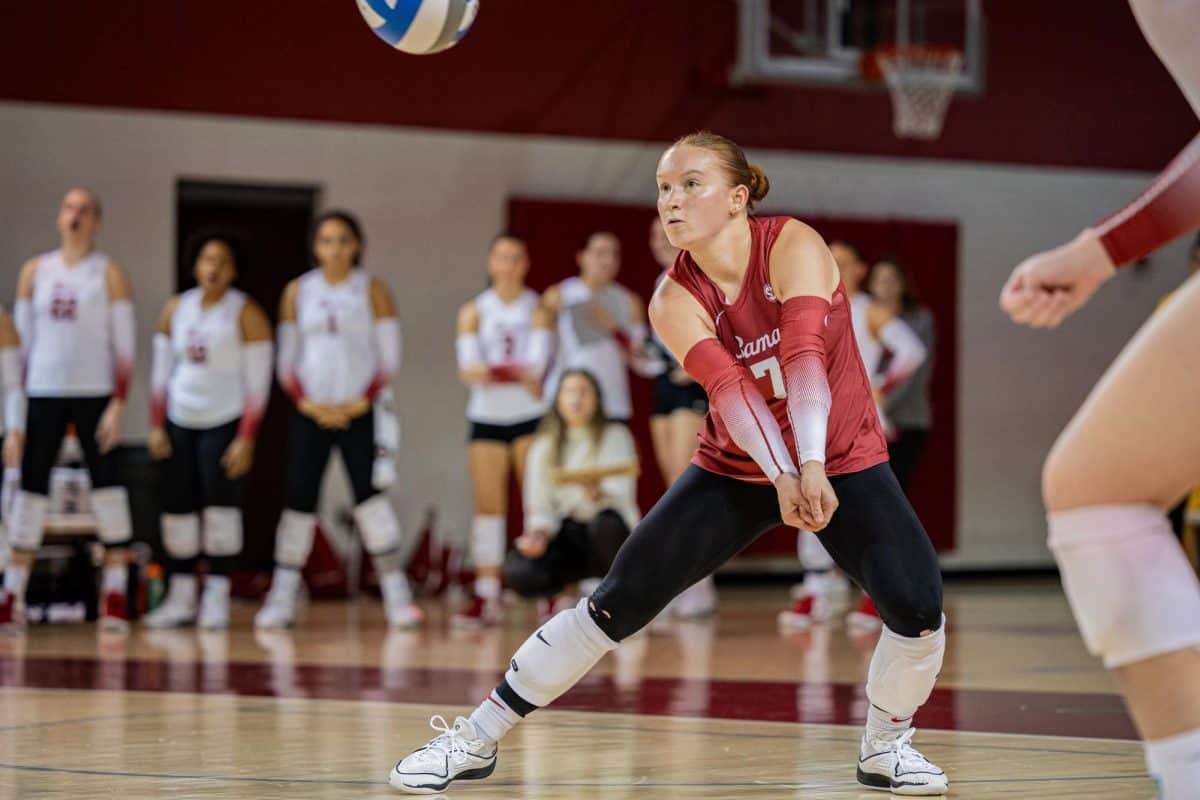 Volleyball suffers 15th straight loss against No. 21 Florida