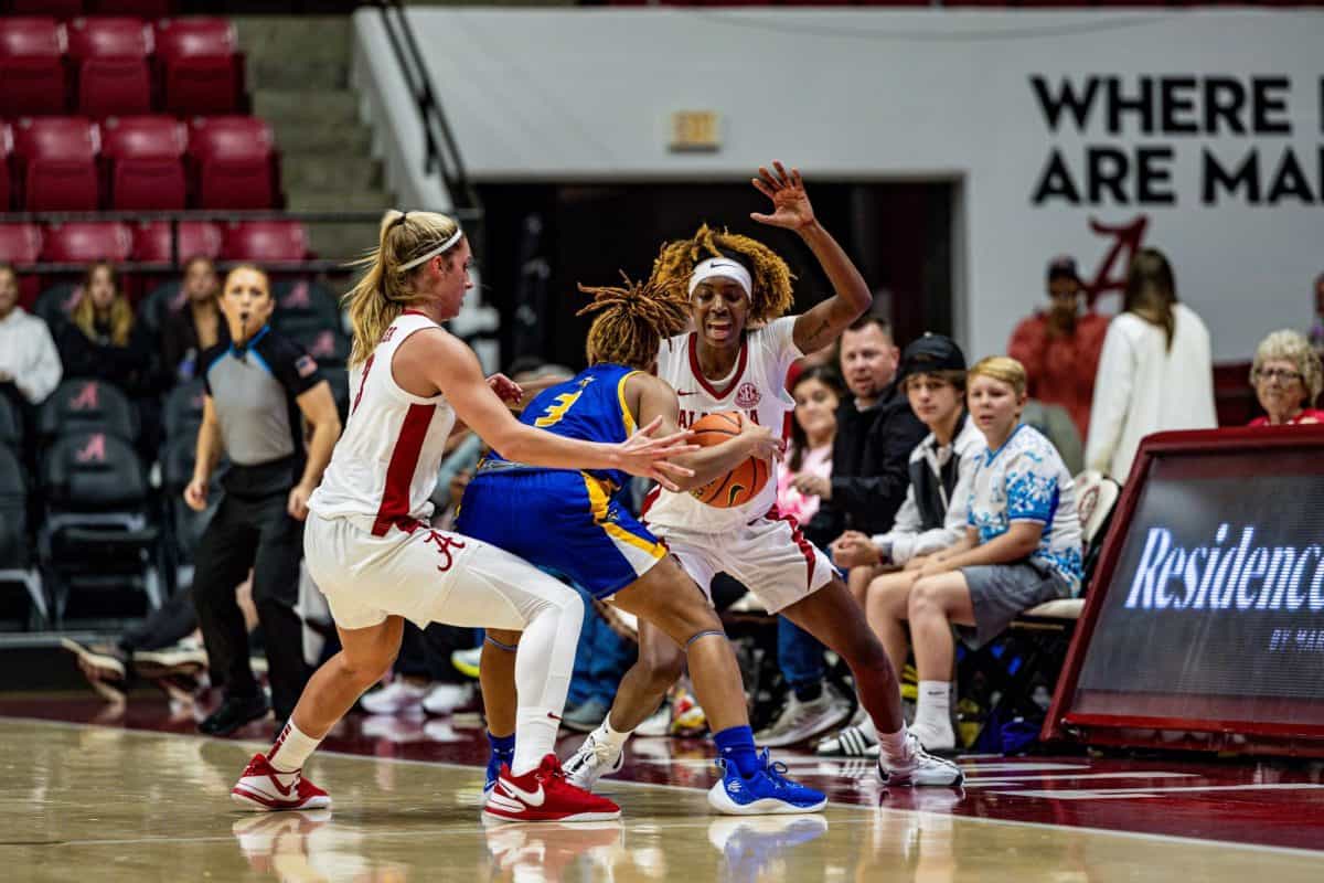 Women’s basketball downs Morehead State en route to a third straight blowout victory 